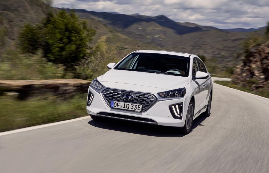  Hyundai IONIQ plug-in (AE) 2019 года  (WW) (фото 10 из 45)